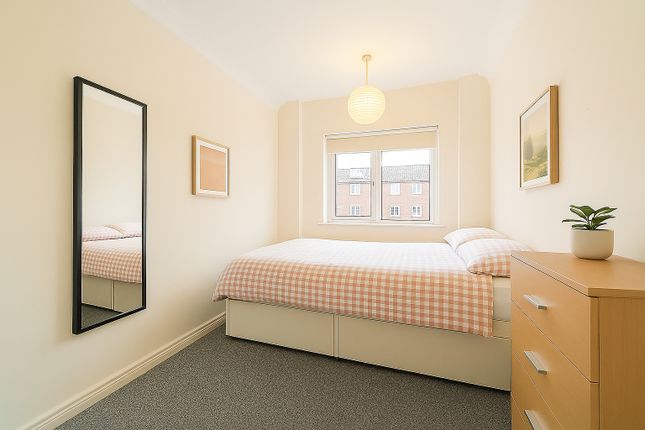 23 Barton Court,, Barons Court Road, London photo 4