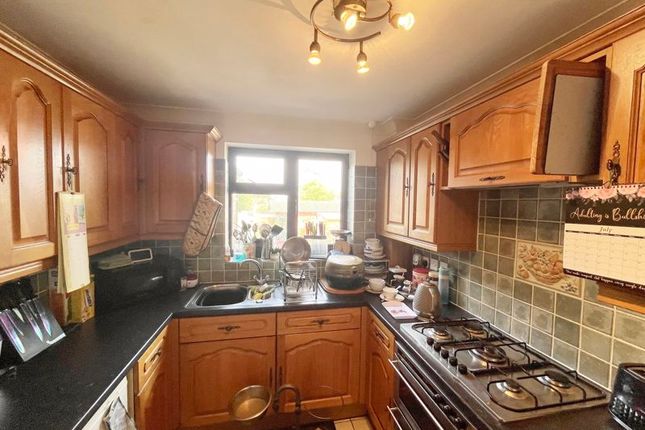 2, Tutbury Avenue, Wolverhampton photo 3