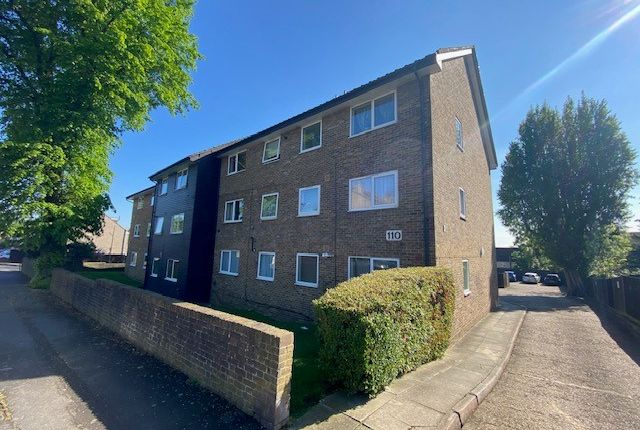 Flat to rent in Benhill Road, Sutton