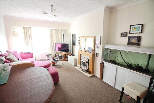 26, Wolsey Croft, Leeds photo 2