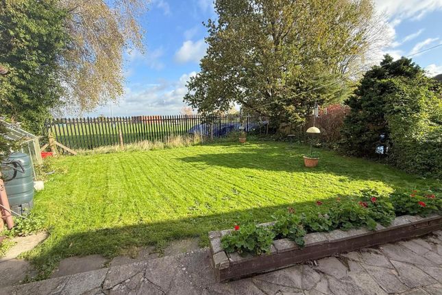 33, Hart Close, Rugby photo 3