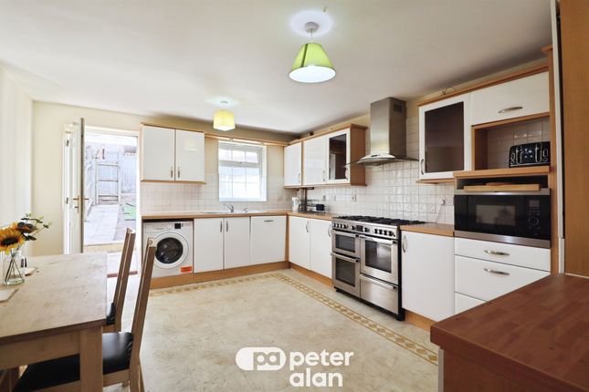 8, Doe Close, Cardiff photo 2