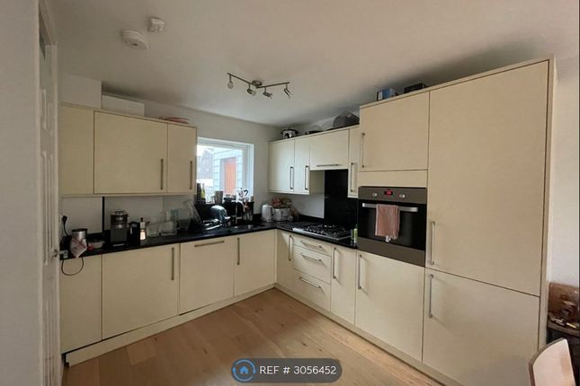 Millson Close, Whetstone, London photo 5