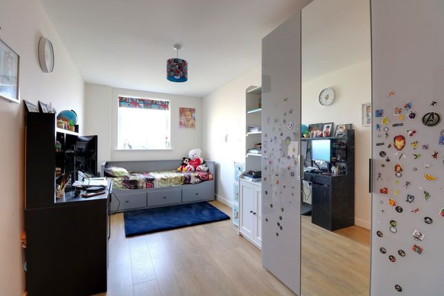 Flat for sale in Meadow House, 1 Kingston Close, Maidenhead, Berkshire