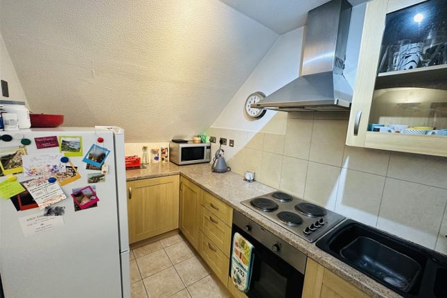 Flat for sale in Springwood Crescent, Edgware