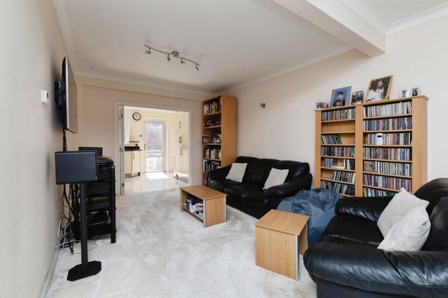 2, Yoxley Drive, Ilford photo 2