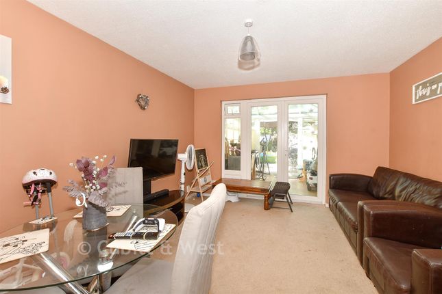 12, Hillingdale, Crawley photo 3