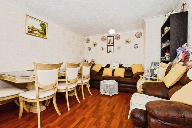 35, Burnt Close, Luton photo 5