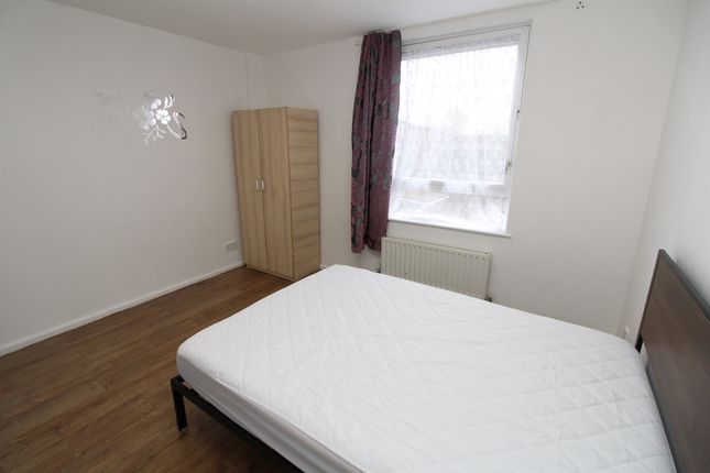 Flat to rent in College Park Close, London