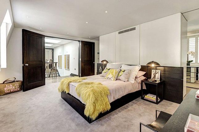 Terraced house for sale in Eaton Mews North, London