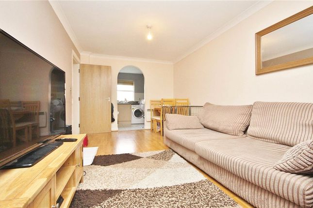 92, International Way, Middlesex photo 2