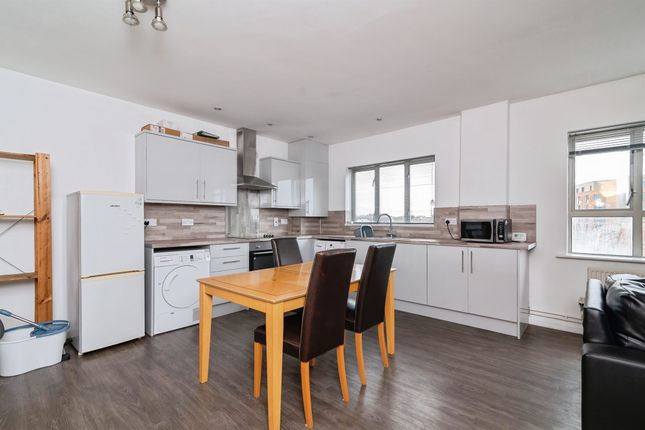Flat 31, Royal Victoria Court, Gamble Street, Nottingham photo 2