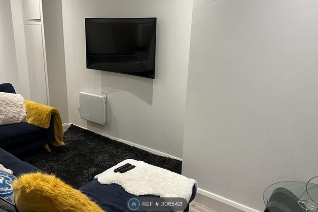 Flat, St Albans Road South Mimms, South Mimms, Potters Bar photo 5