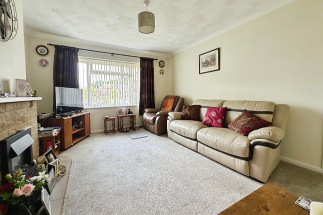 13, Burns Avenue, Fleet photo 3