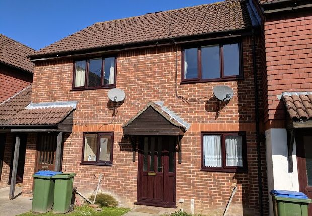 Thumbnail Property to rent in Fishers Court, Horsham