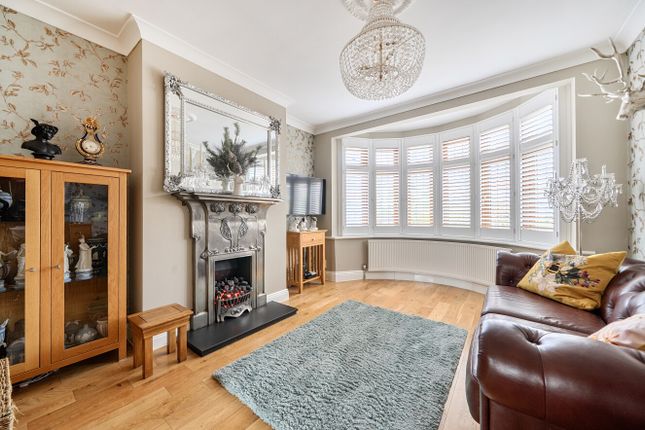 1 Blenheim Gardens, Aveley, Essex photo 4