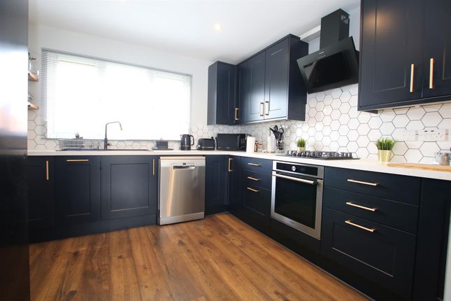 16, Waterloo Close, Newmarket photo 4