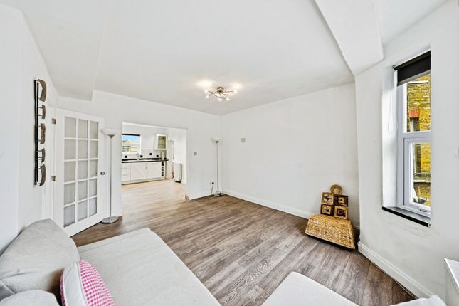 Flat 3 Howick Mansions, 825, Woolwich Road, London photo 3