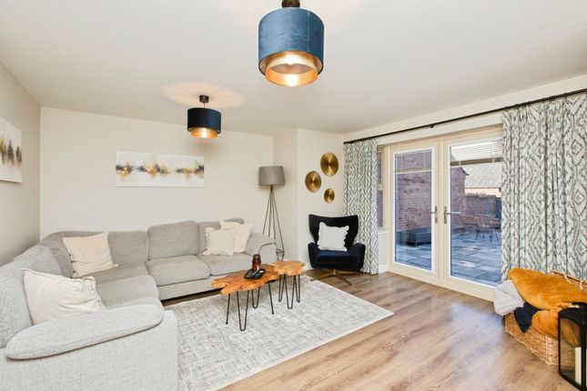 Samara Close, Swadlincote photo 2
