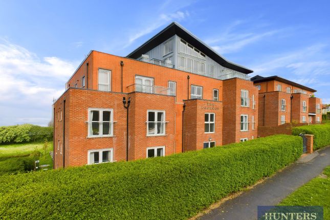 Flat for sale in Holbeck Hill, Scarborough