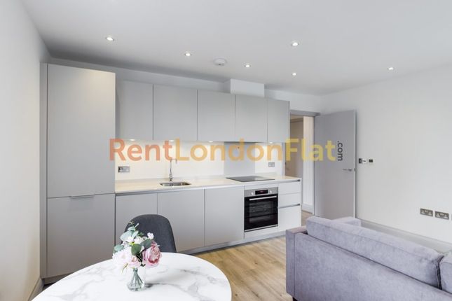 Flat to rent in Devonhurst Place, Heathfield Terrace, London