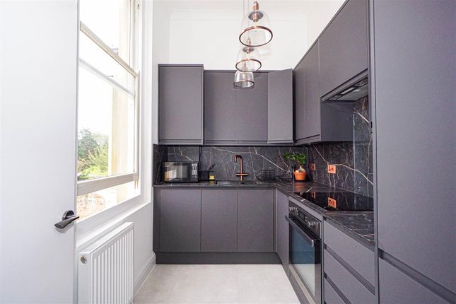 Flat 4 Gordon Mansions, 36, Charles Road, St. Leonards-On-Sea photo 3
