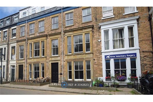 Studio flat on Flat, Alma Square, Scarborough, £600/mo