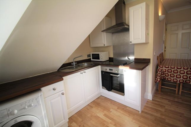 Flat 5 Emma Court, 390, Winchester Road, Southampton photo 5