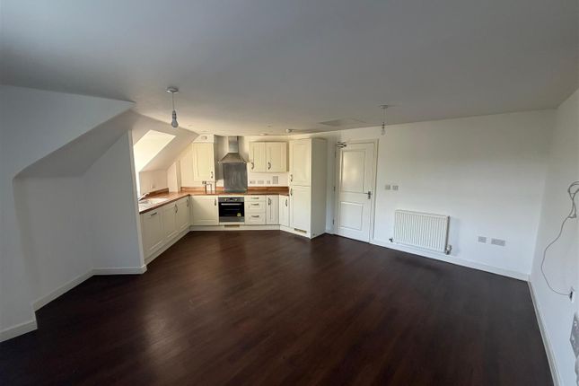 2-bed house on Flat 7, 9, Wells View Drive, Bromley, £2,000/mo
