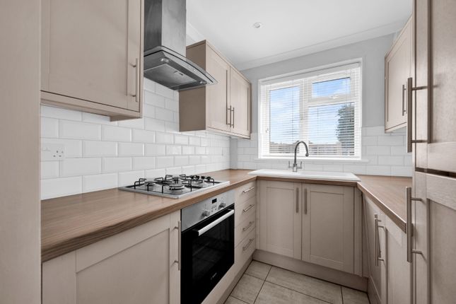 45 Barnesdale Crescent, Orpington, Kent photo 2