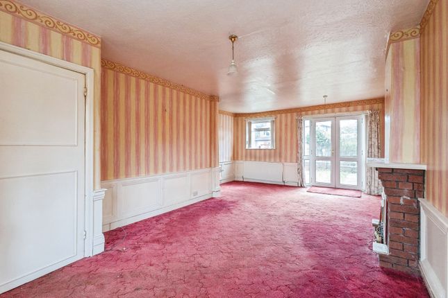 8, Thornhill Close, Manchester photo 4