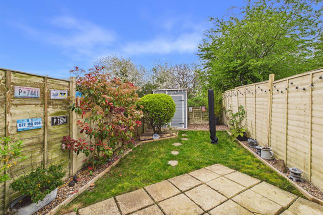 16, Hembury Close, Gloucester photo 4