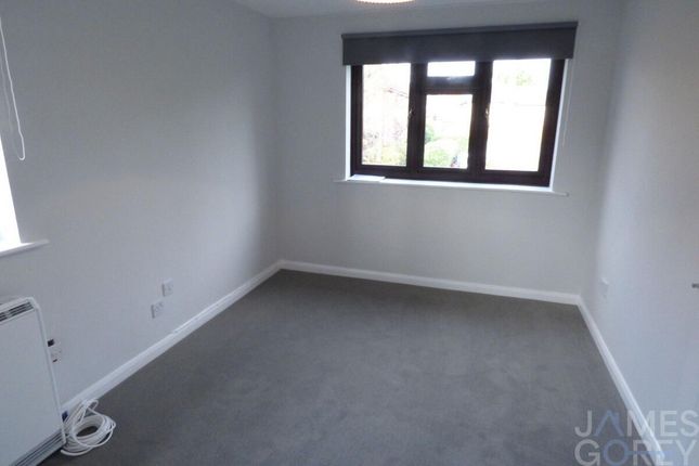 49, Blackmans Close, Dartford photo 4
