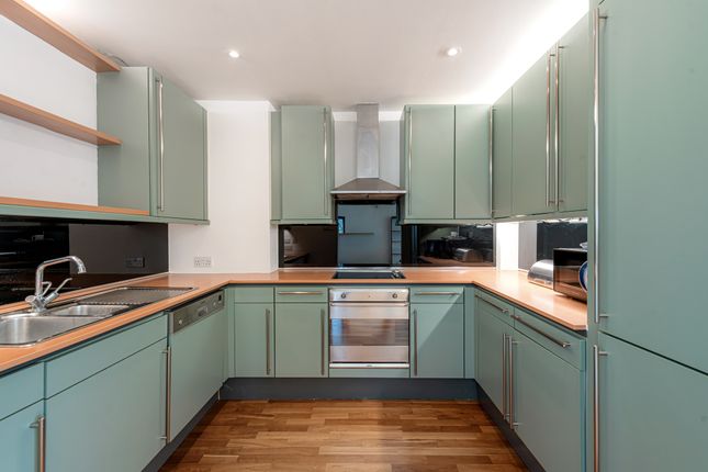 Duplex to rent in City Road, London