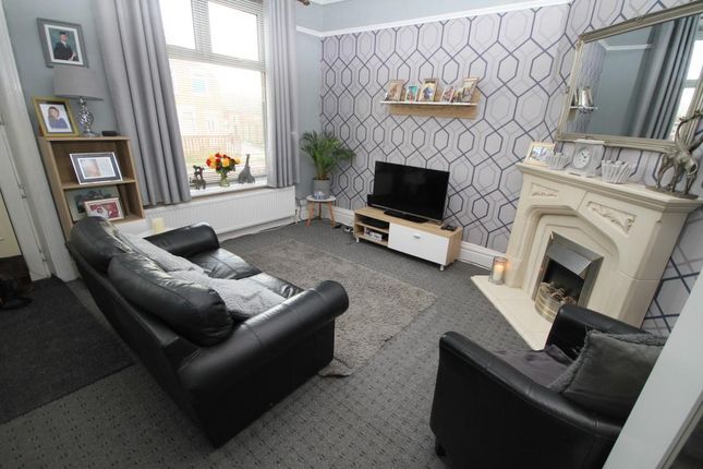 70, Wharncliffe Drive, Bradford photo 2