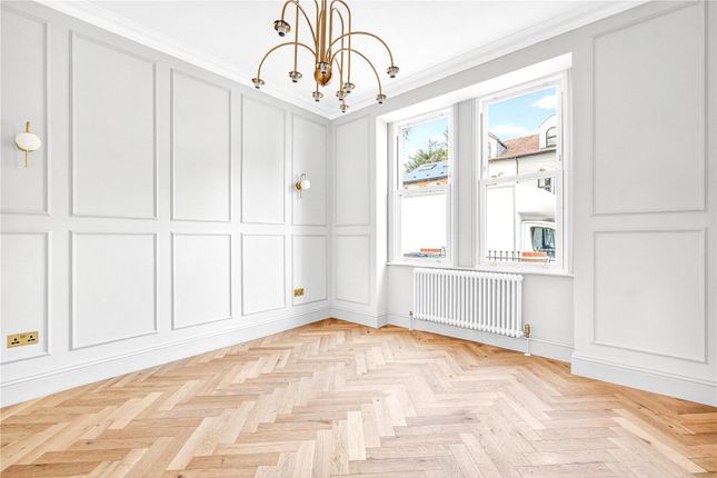 37, Clarendon Road, London photo 2
