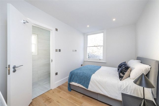 Flat to rent in Marylands Road, Little Venice