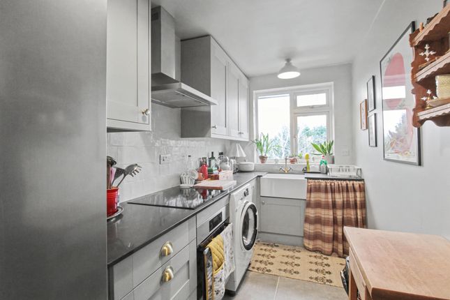 17 Surrey Lodge, Queens Road, Hersham Village photo 3