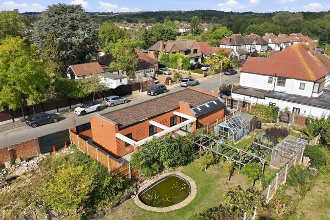 4, Parkland Avenue, Greater London photo 2