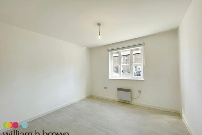 Flat to rent in Rectory Road, Grays