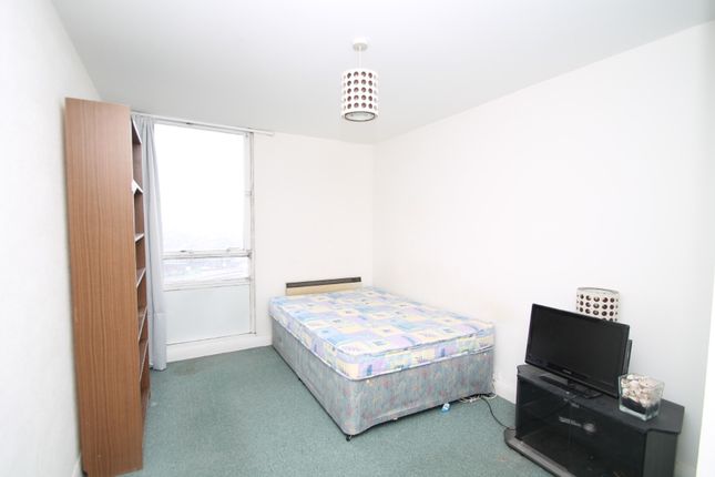 Flat for sale in Eagle Heights, Bramlands Close, Battersea, London