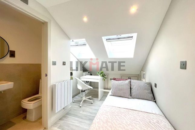 28 Kennet Close, Battersea, London photo 2