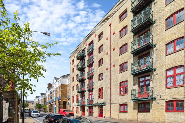 Flat for sale in Globe Wharf, Rotherhithe Street, London