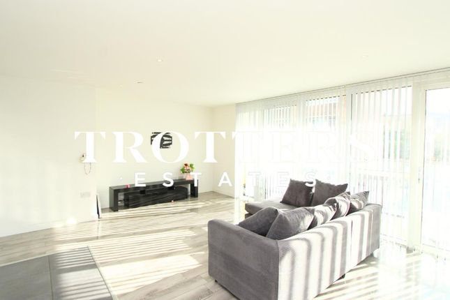 Flat to rent in Panoramic Tower, Hay Currie Street, London