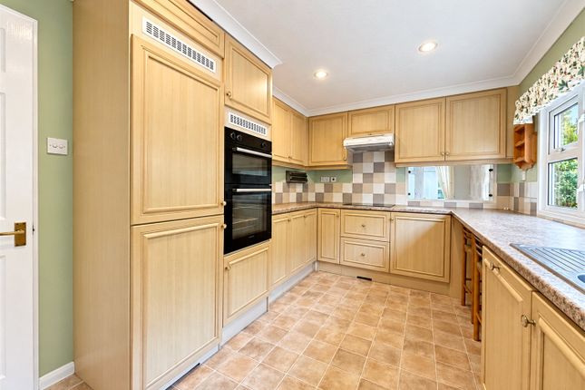 8, Priory Park, Ruskington photo 3