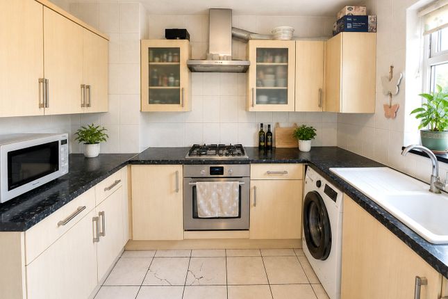 139, Abbotswood Way, Greater London photo 4
