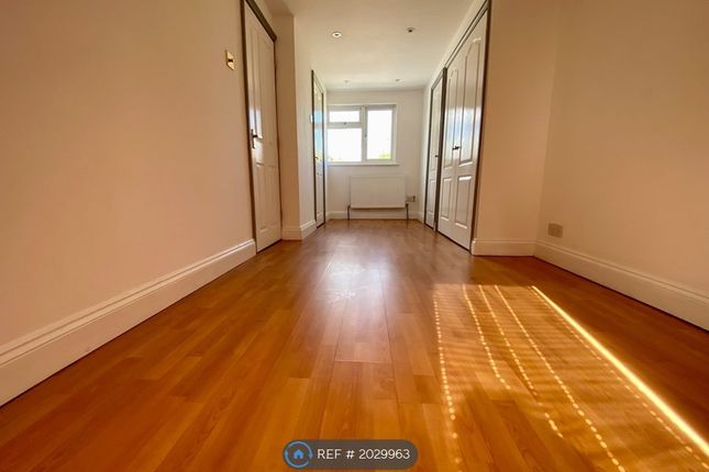 Bungalow to rent in Sutherland Avenue, Welling