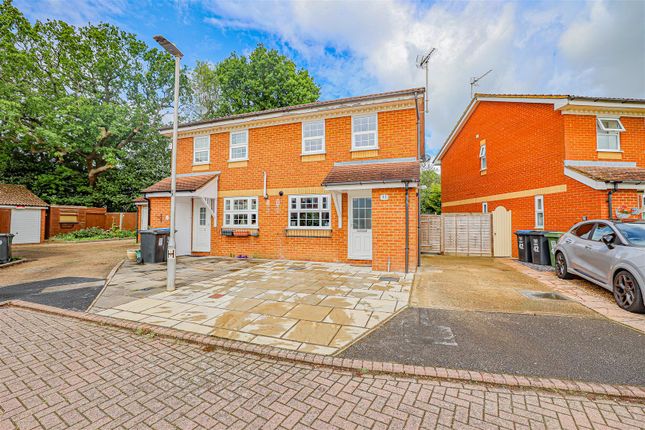 Thumbnail Semi-detached house for sale in Autumn Glades, Hemel Hempstead