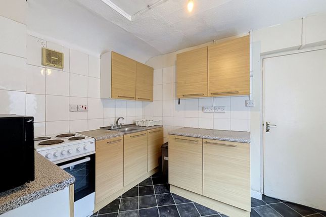 Flat 2, 105A Cathays Terrace, Cardiff photo 2