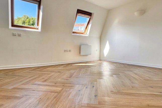 Third Floor Flat, 14, City Road, Bristol, City of photo 5